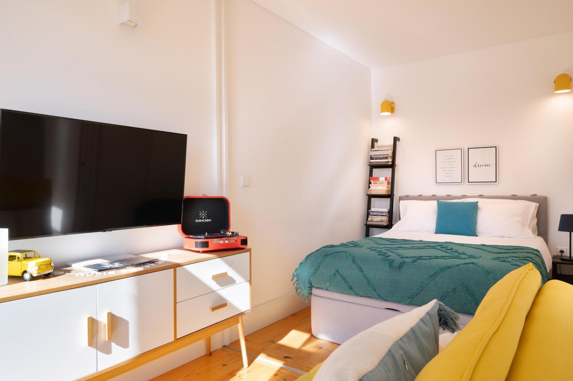 Apartment *lighty Santa Catarina Studio* Balcony/dishwasher Porto