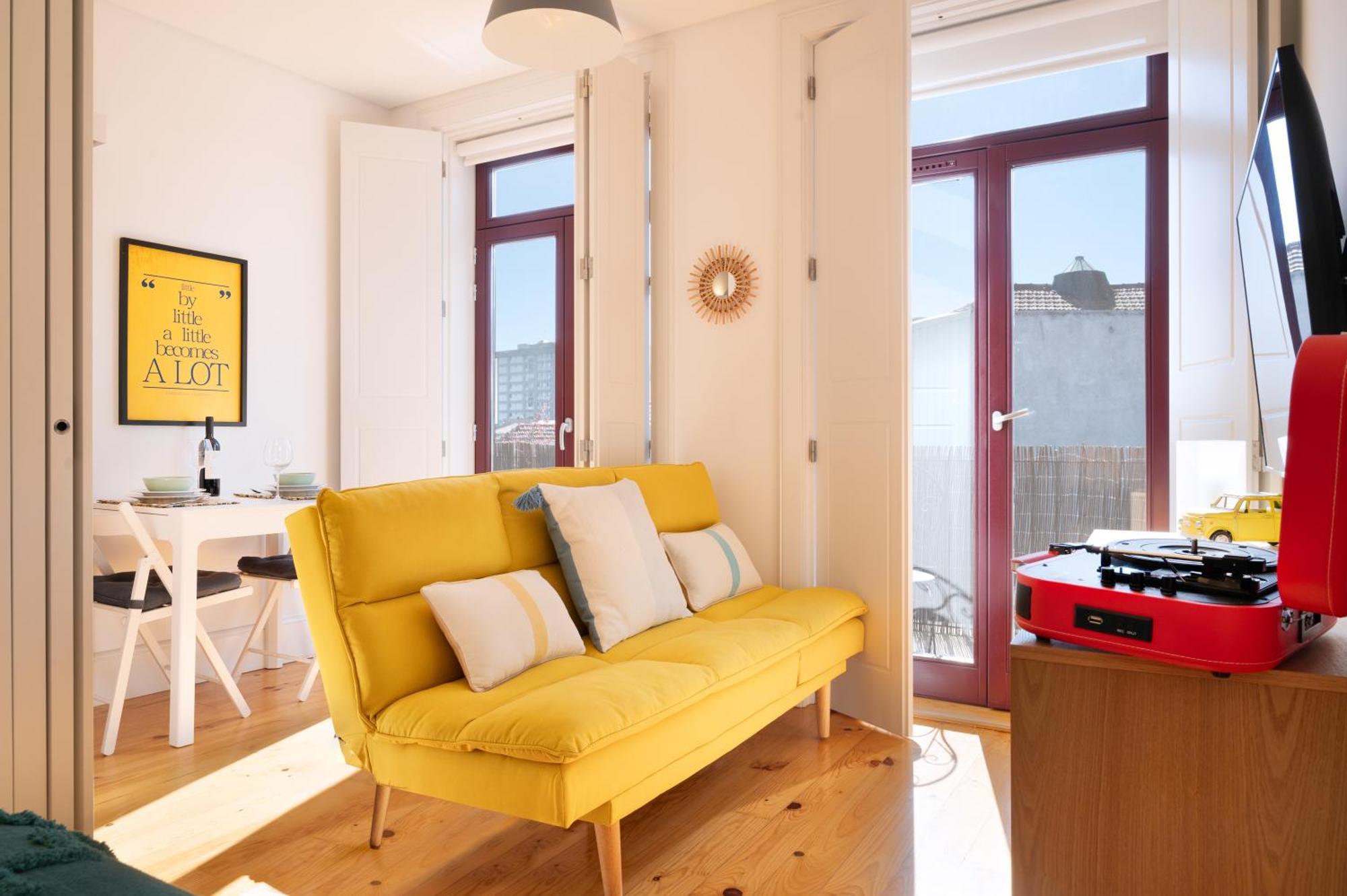 *lighty Santa Catarina Studio* Balcony/dishwasher Porto